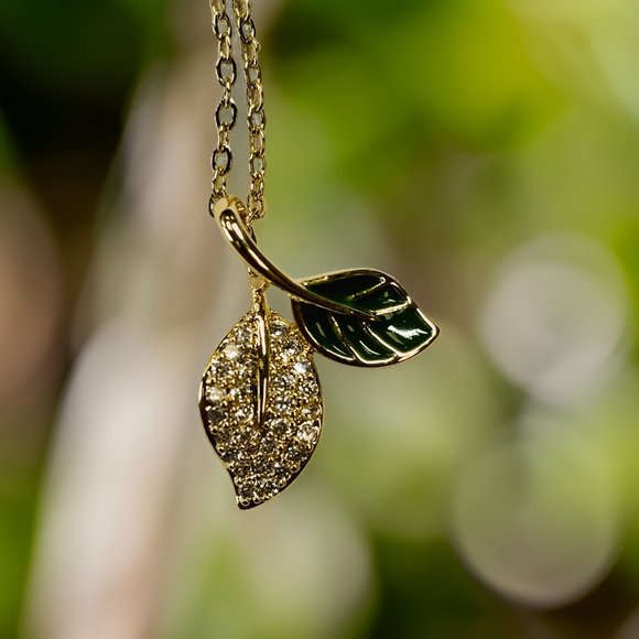 Gold 0.5 ct Zircon Relief Sprout Pendant Necklace - Picture 4 of 17